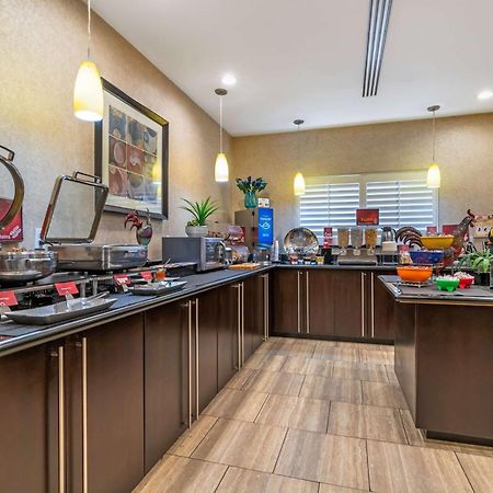 Best Western Plus Lytle Inn And Suites Bagian luar foto