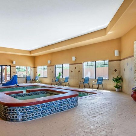 Best Western Plus Lytle Inn And Suites Bagian luar foto