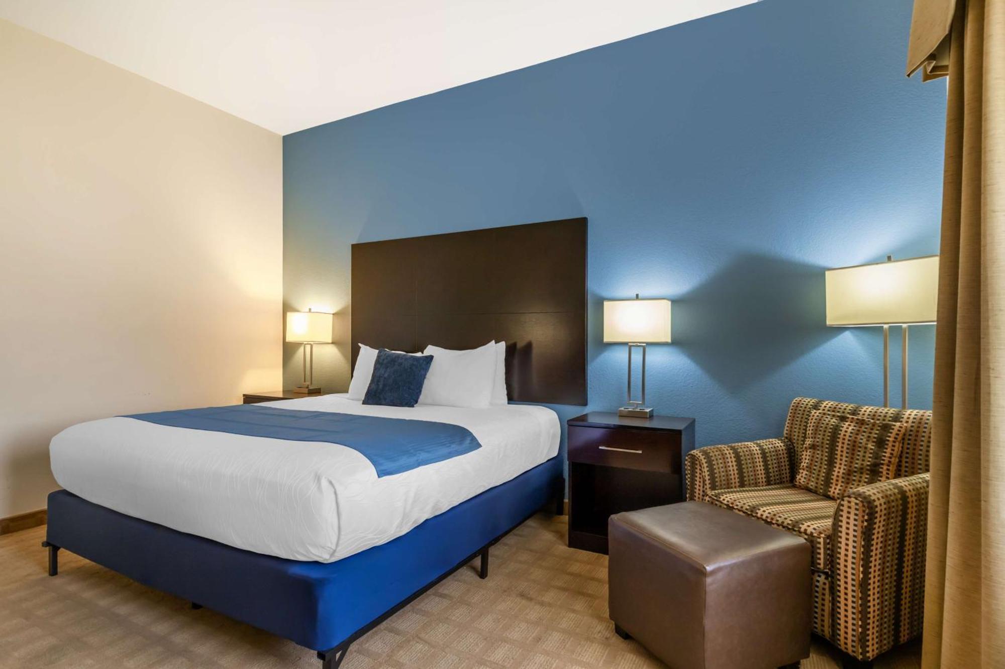 Best Western Plus Lytle Inn And Suites Bagian luar foto