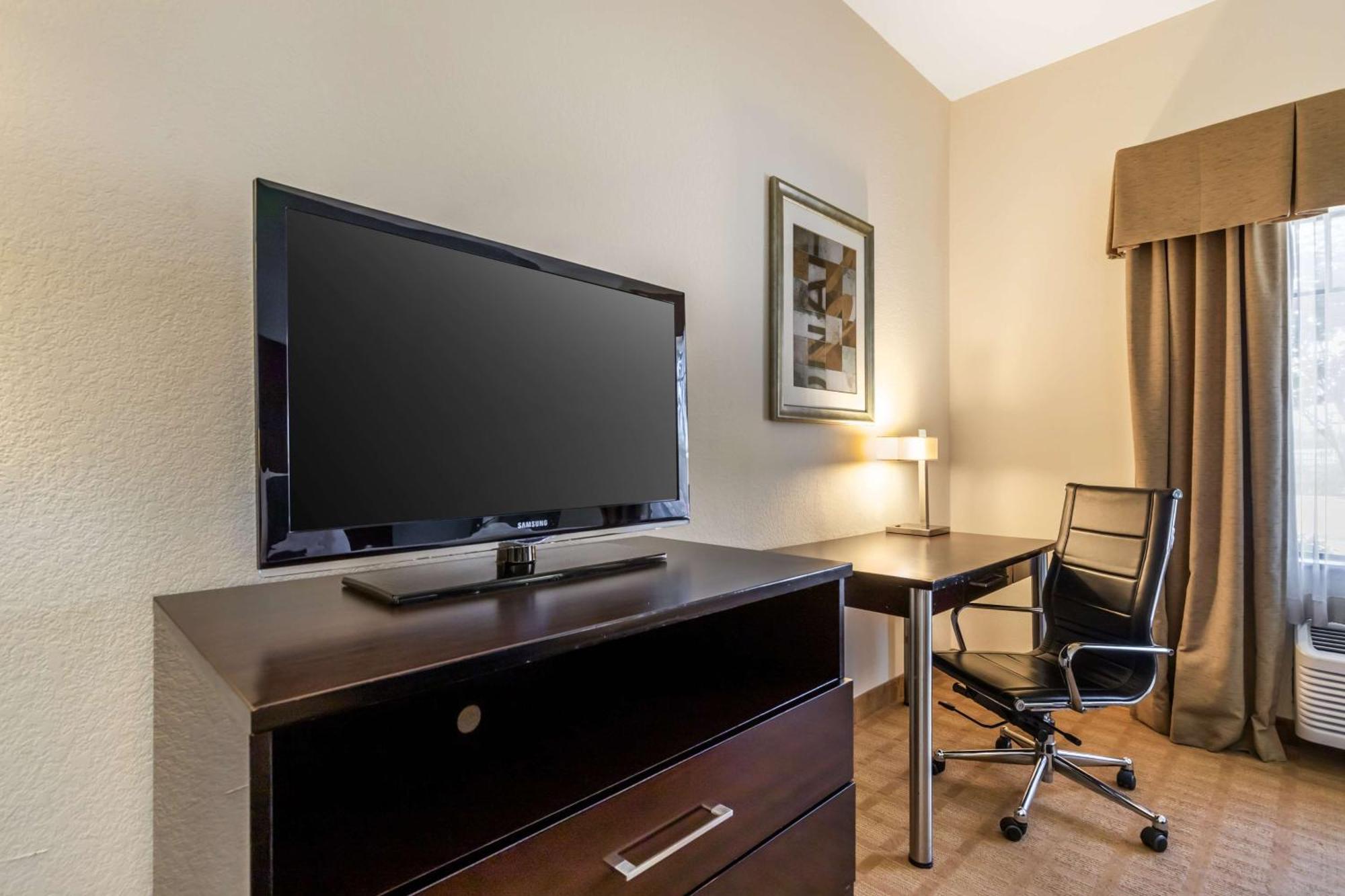 Best Western Plus Lytle Inn And Suites Bagian luar foto