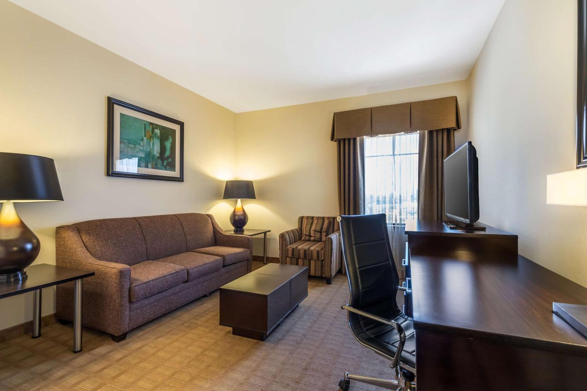 Best Western Plus Lytle Inn And Suites Bagian luar foto