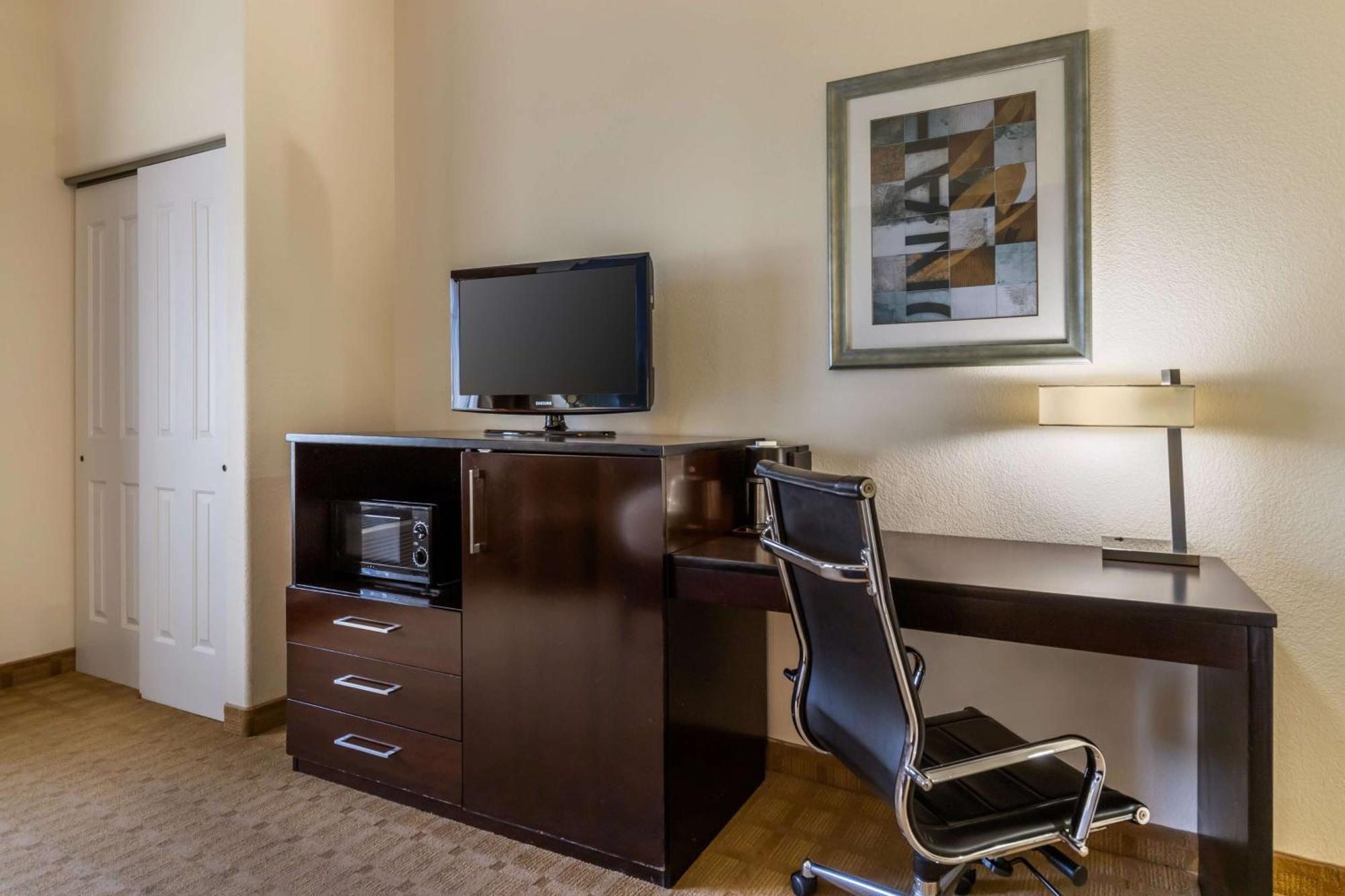 Best Western Plus Lytle Inn And Suites Bagian luar foto