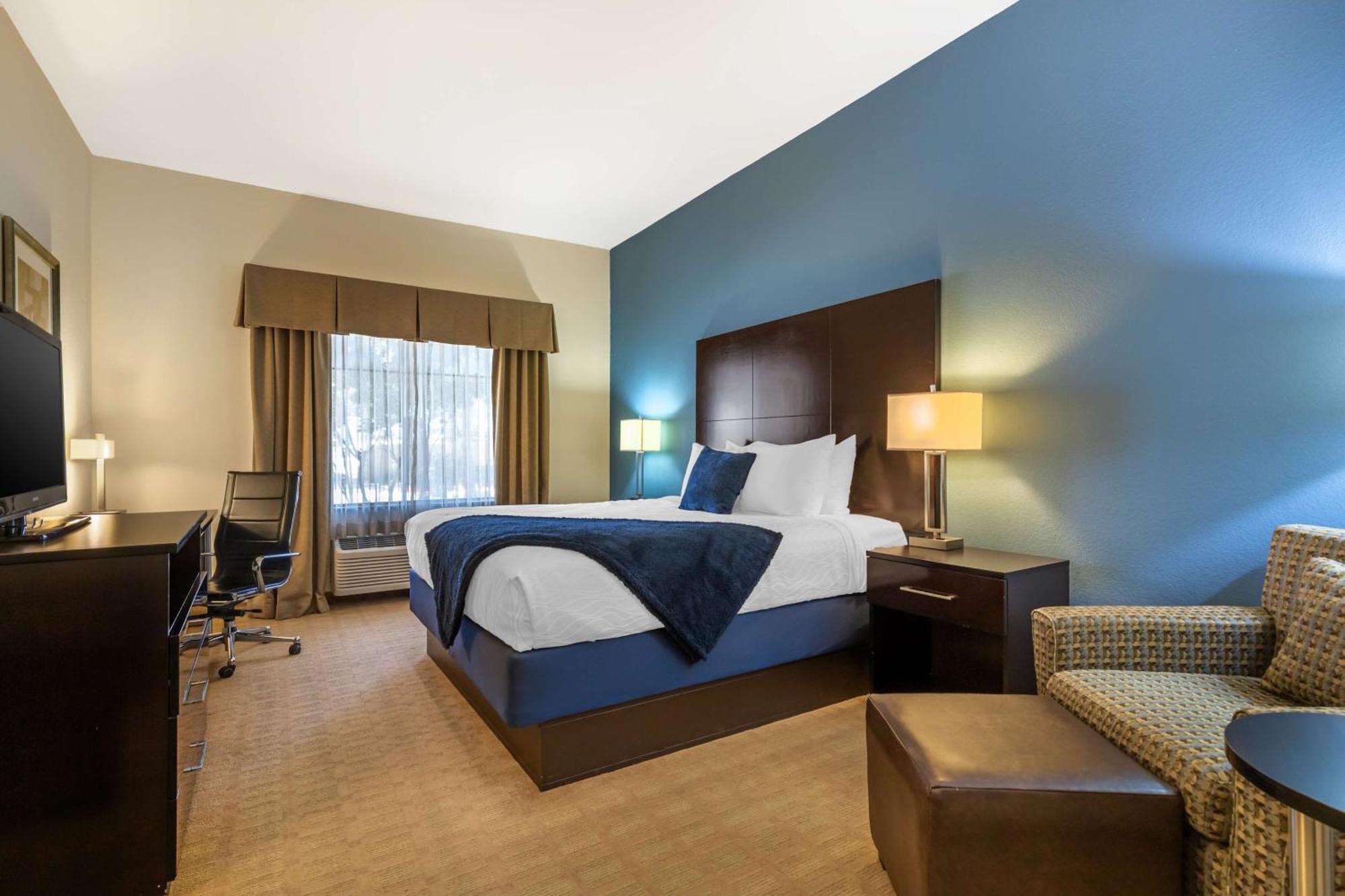 Best Western Plus Lytle Inn And Suites Bagian luar foto