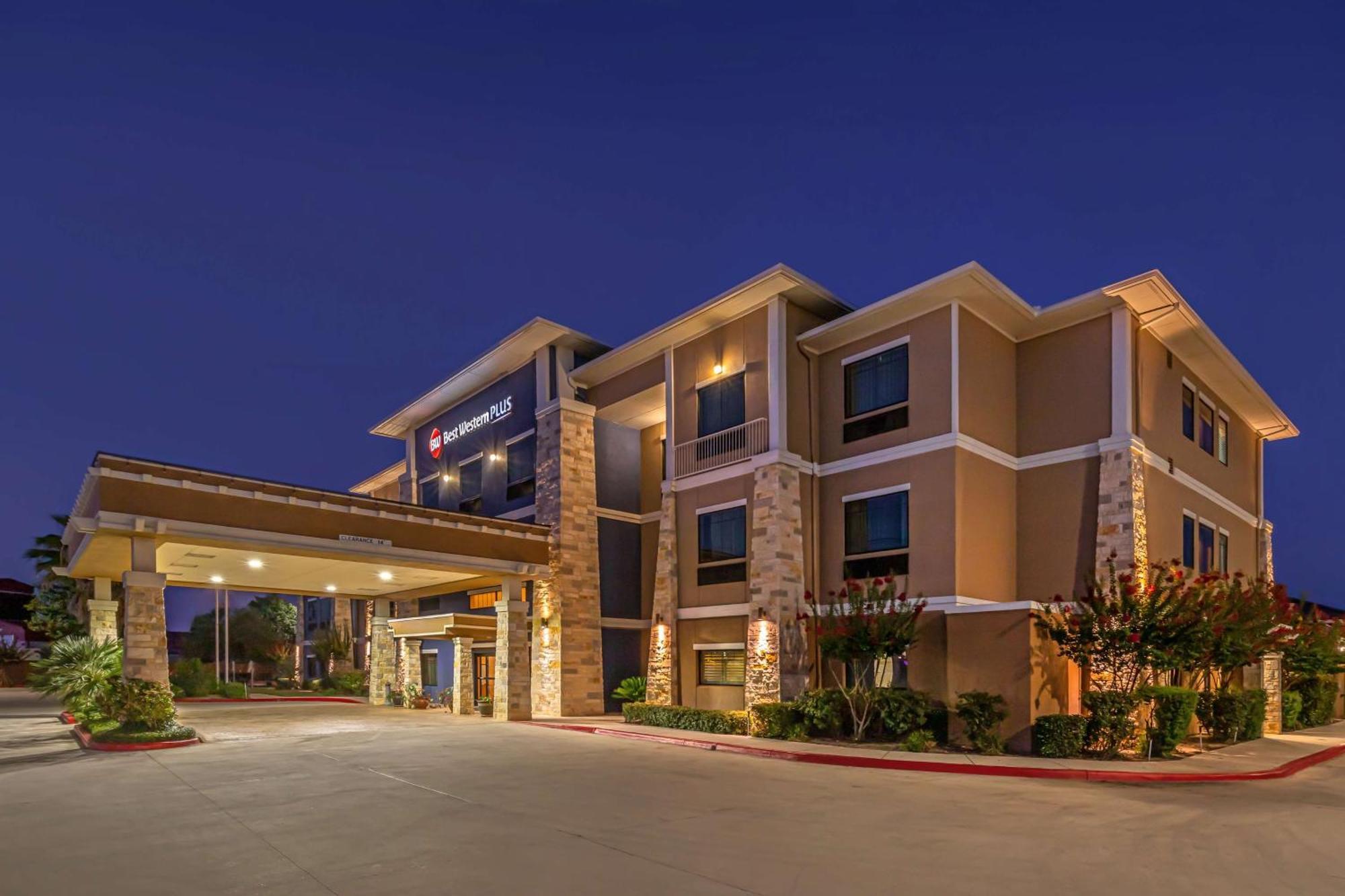 Best Western Plus Lytle Inn And Suites Bagian luar foto