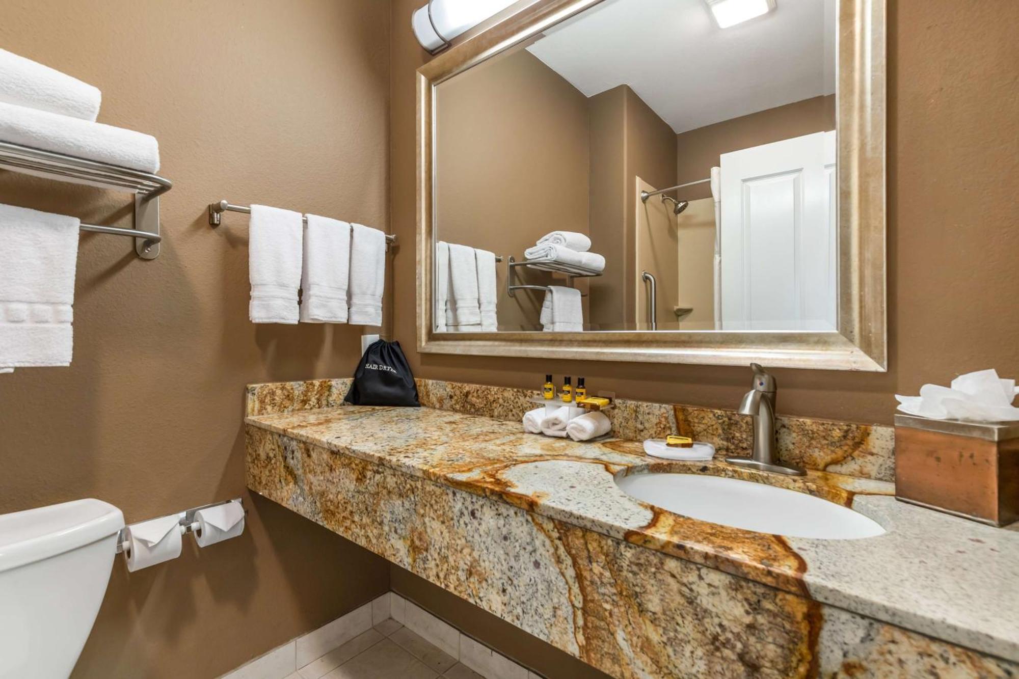 Best Western Plus Lytle Inn And Suites Bagian luar foto