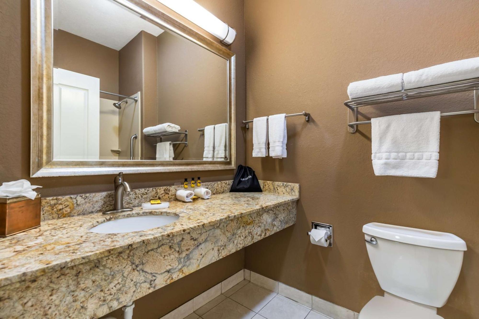 Best Western Plus Lytle Inn And Suites Bagian luar foto